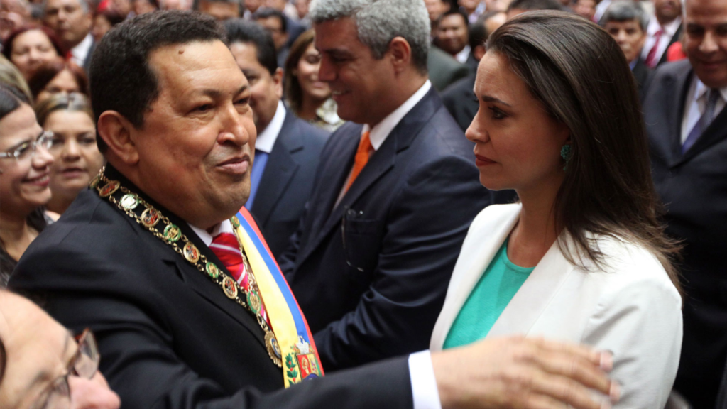 María Corina Machado y Hugo Chávez Frías en la Asamblea Nacional, año 2012. 