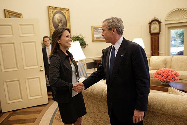 María Corina Machado y Gerge W Bush en la Casa Blanca, año 2006. 